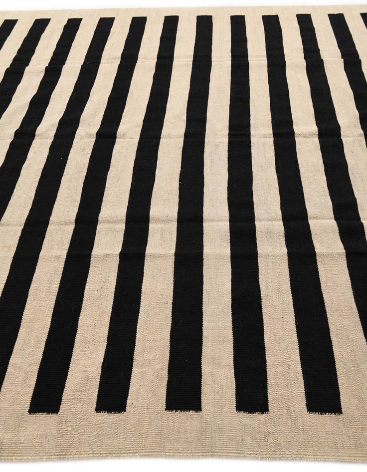 Detail image of  8' 5 x 9' 8  Hand Woven Kilim Modern Wool Rug