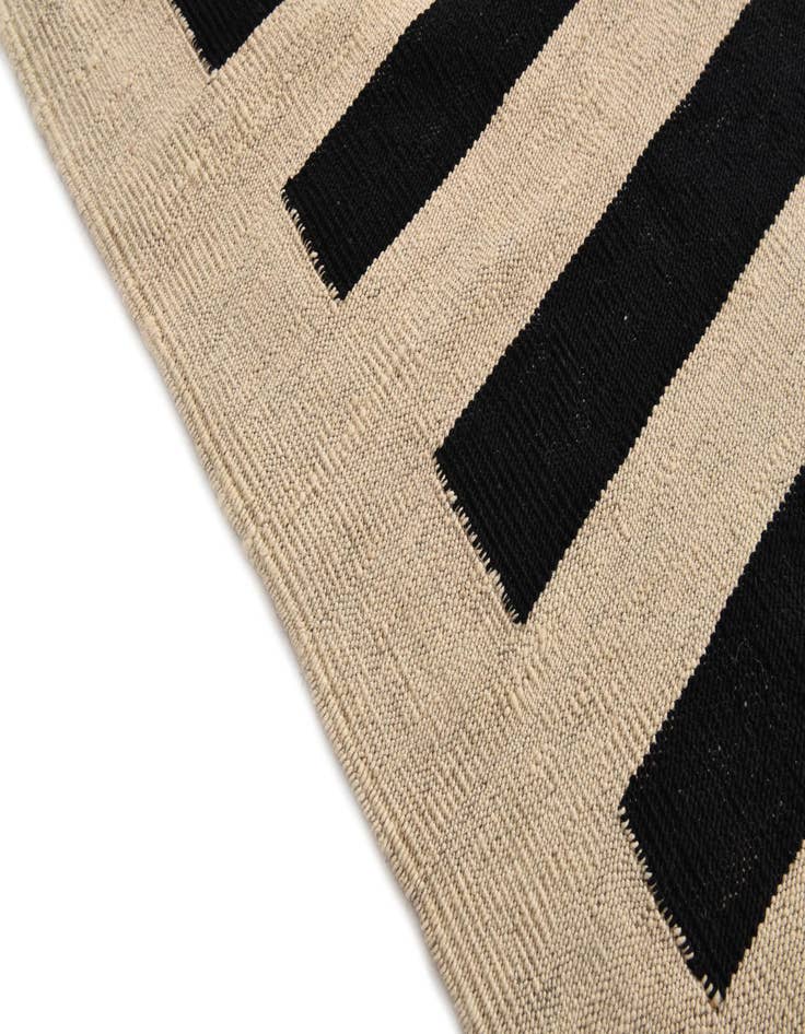 Detail image of  8' 5 x 9' 8  Hand Woven Kilim Modern Wool Rug