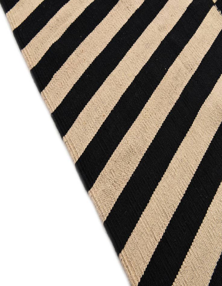 Detail image of  8' 4 x 9' 6  Hand Woven Kilim Modern Wool Rug