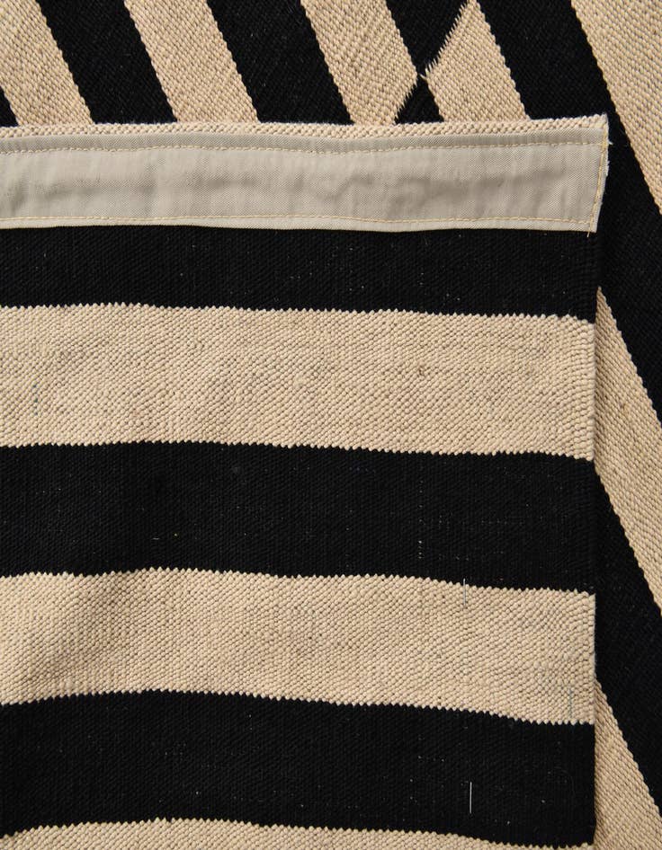 Detail image of  8' 4 x 9' 6  Hand Woven Kilim Modern Wool Rug