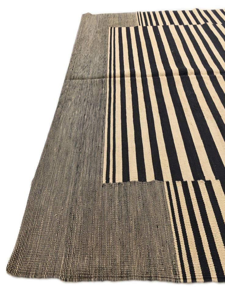 Detail image of  5' 9 x 7' 10  Hand Woven Kilim Modern Wool Rug