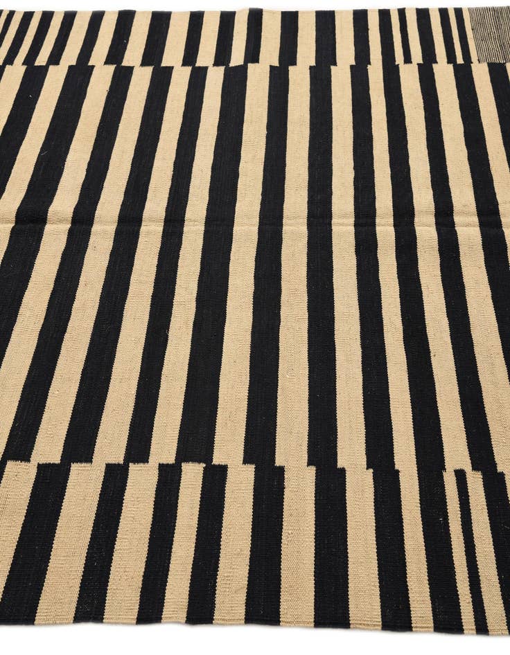 Detail image of  5' 9 x 7' 10  Hand Woven Kilim Modern Wool Rug