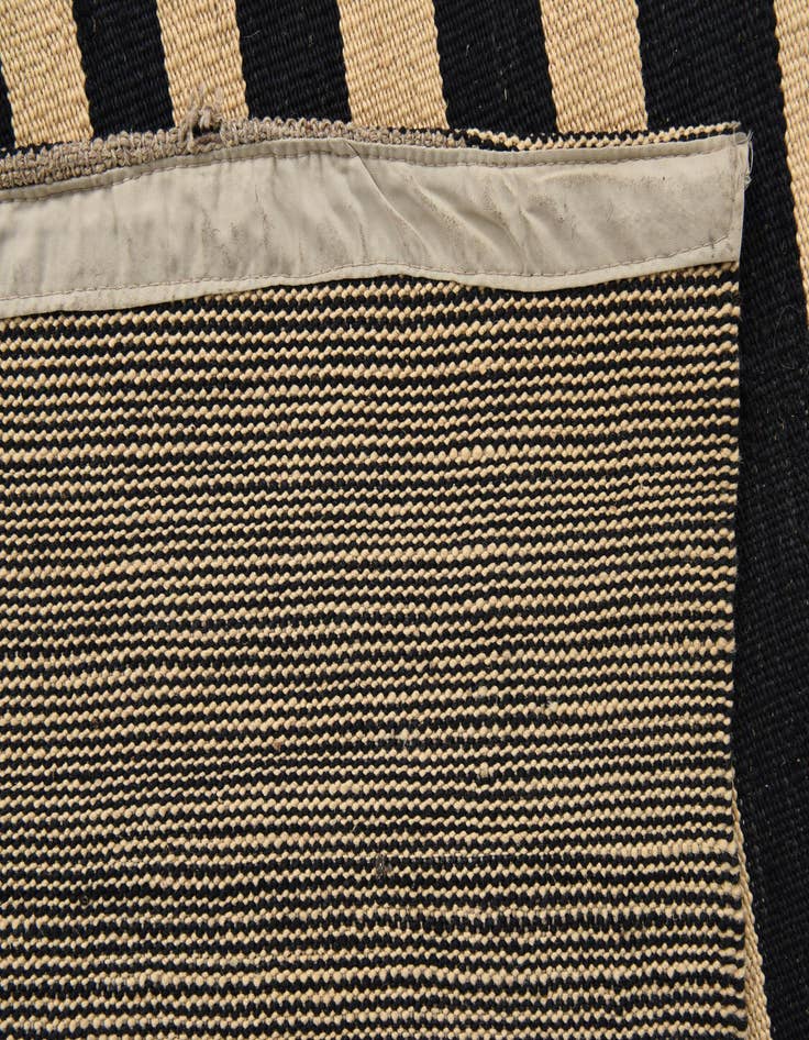 Detail image of  5' 9 x 7' 10  Hand Woven Kilim Modern Wool Rug