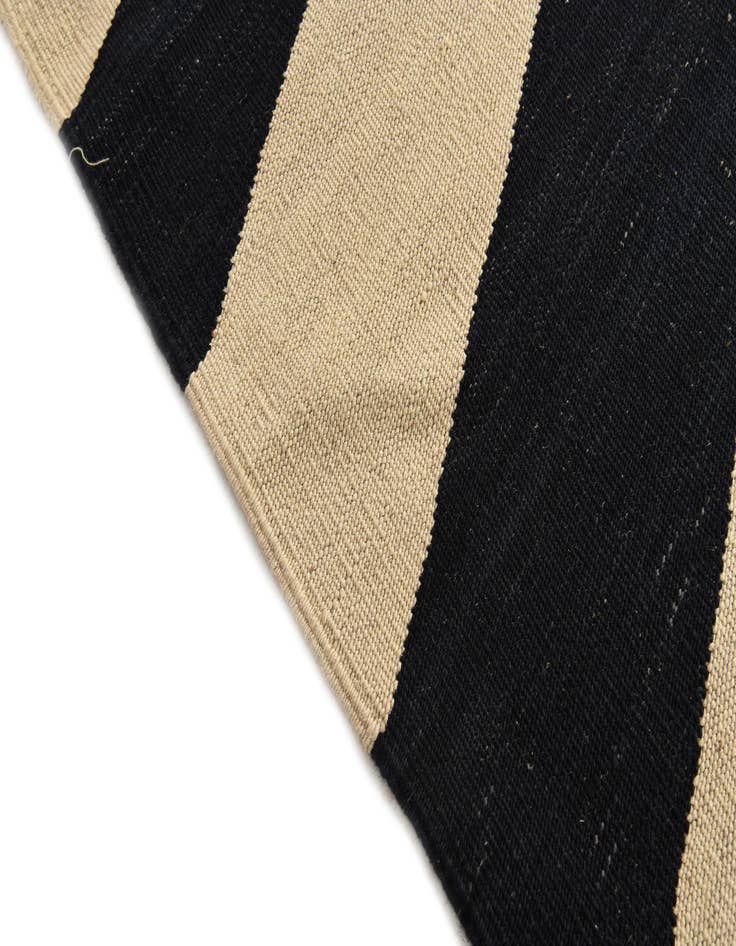 Detail image of  6' 10 x 9' 6  Hand Woven Kilim Modern Wool Rug