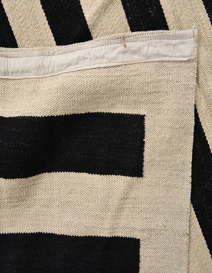 Detail image of  8' 3 x 9' 7  Hand Woven Kilim Modern Wool Rug