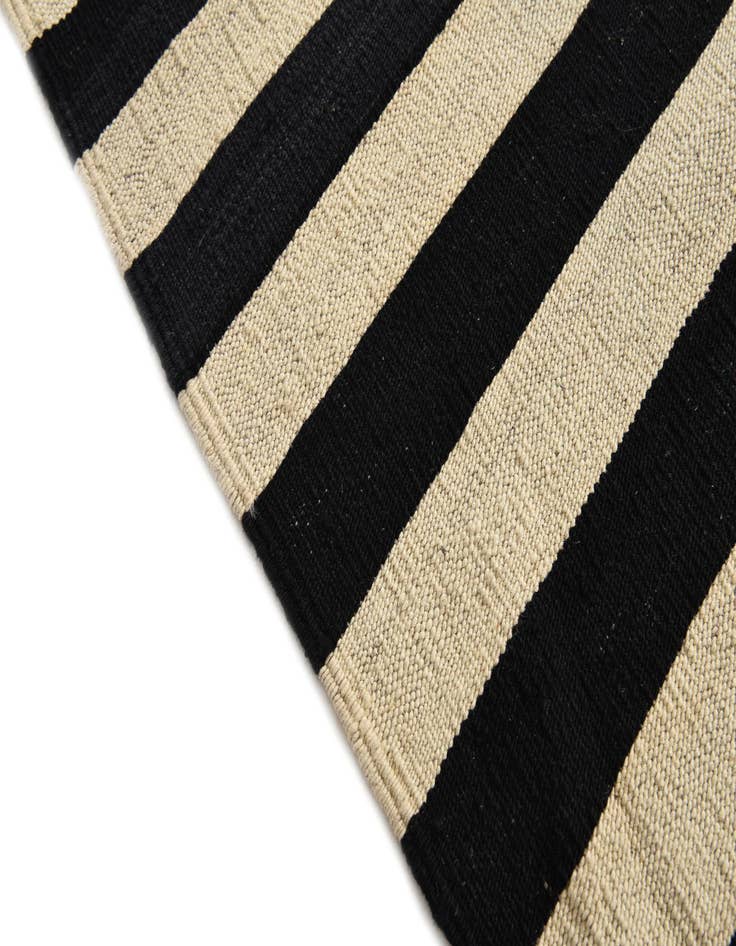 Detail image of  5' 10 x 7' 8  Hand Woven Kilim Modern Wool Rug