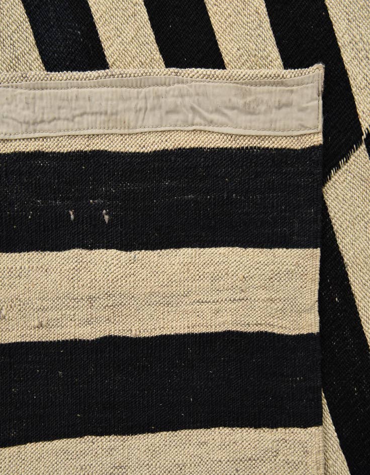 Detail image of  5' 10 x 7' 8  Hand Woven Kilim Modern Wool Rug