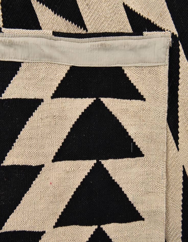 Detail image of  6' 8 x 9' 6  Hand Woven Kilim Modern Wool Rug