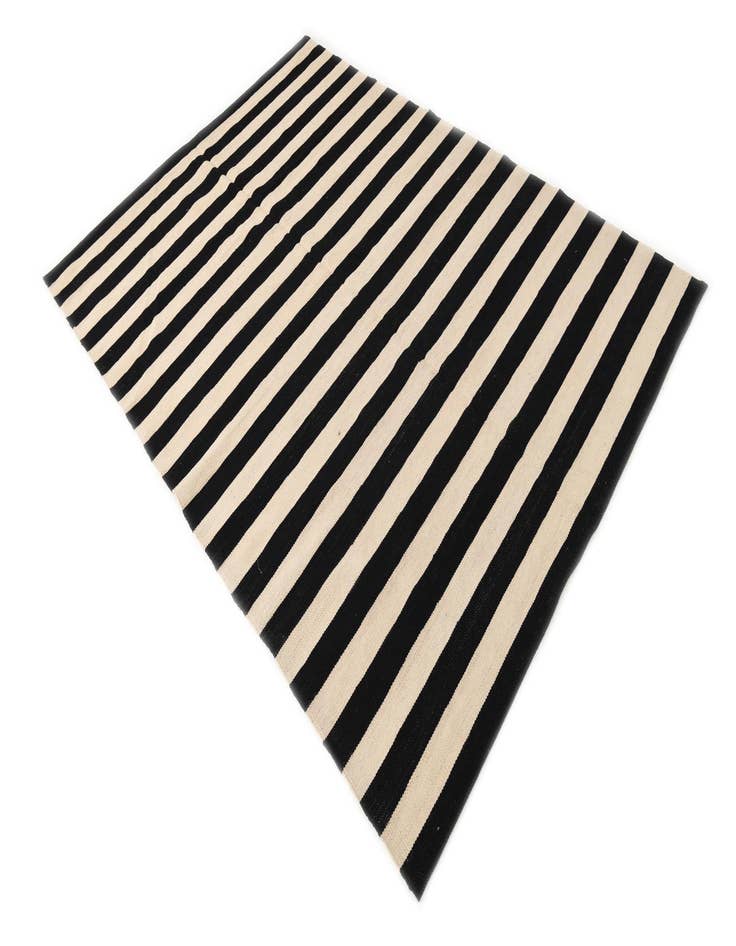 Detail image of  5' 6 x 7' 10  Hand Woven Kilim Modern Wool Rug