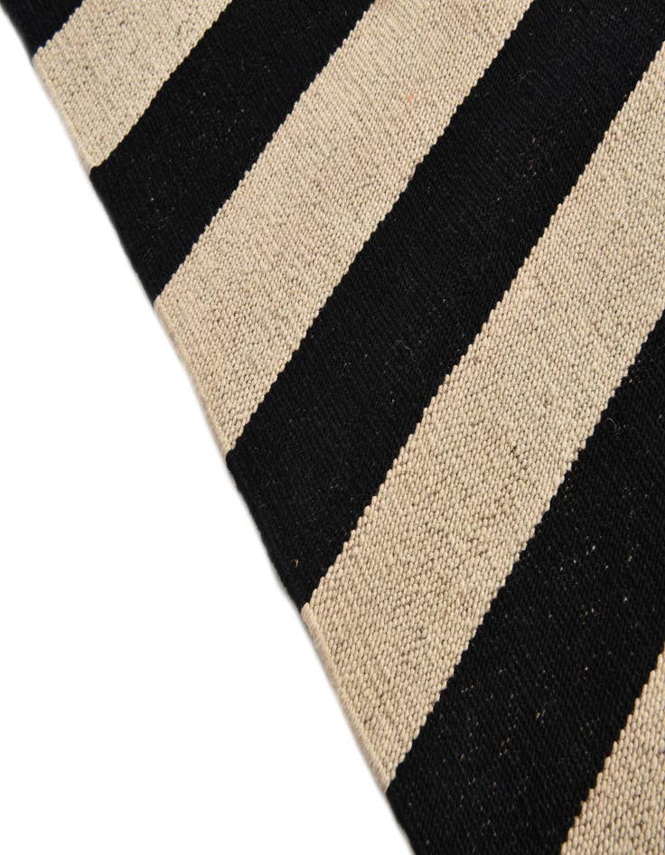 Detail image of  5' 6 x 7' 10  Hand Woven Kilim Modern Wool Rug
