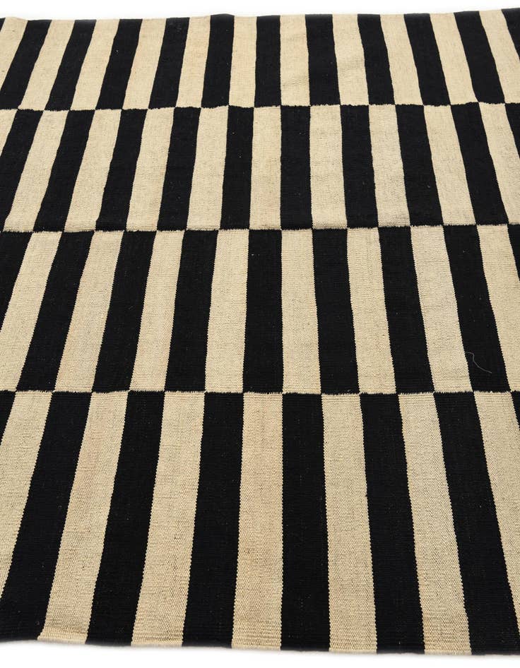 Detail image of  5' 9 x 7' 10  Hand Woven Kilim Modern Wool Rug