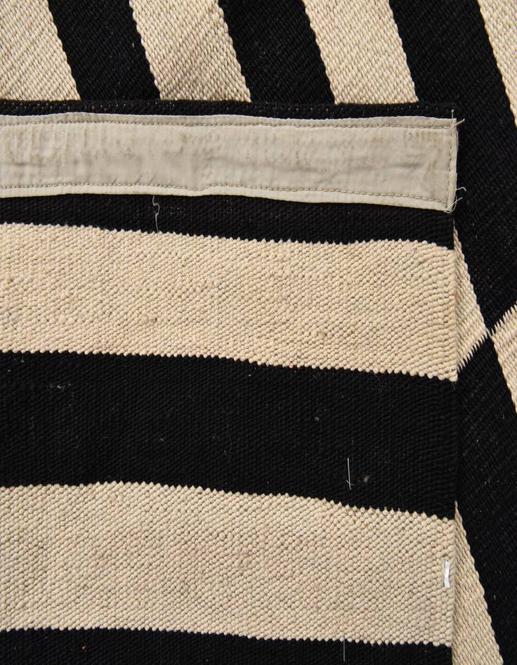 Detail image of  5' 7 x 7' 10  Hand Woven Kilim Modern Wool Rug