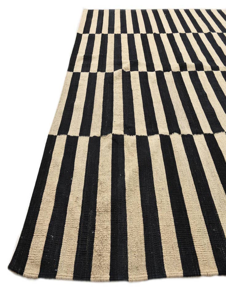 Detail image of  5' 10 x 7' 10  Hand Woven Kilim Modern Wool Rug