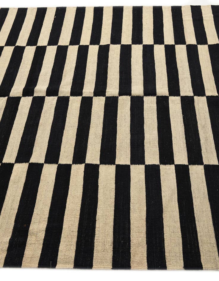 Detail image of  5' 10 x 7' 10  Hand Woven Kilim Modern Wool Rug