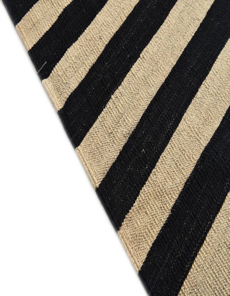 Detail image of  5' 10 x 7' 10  Hand Woven Kilim Modern Wool Rug