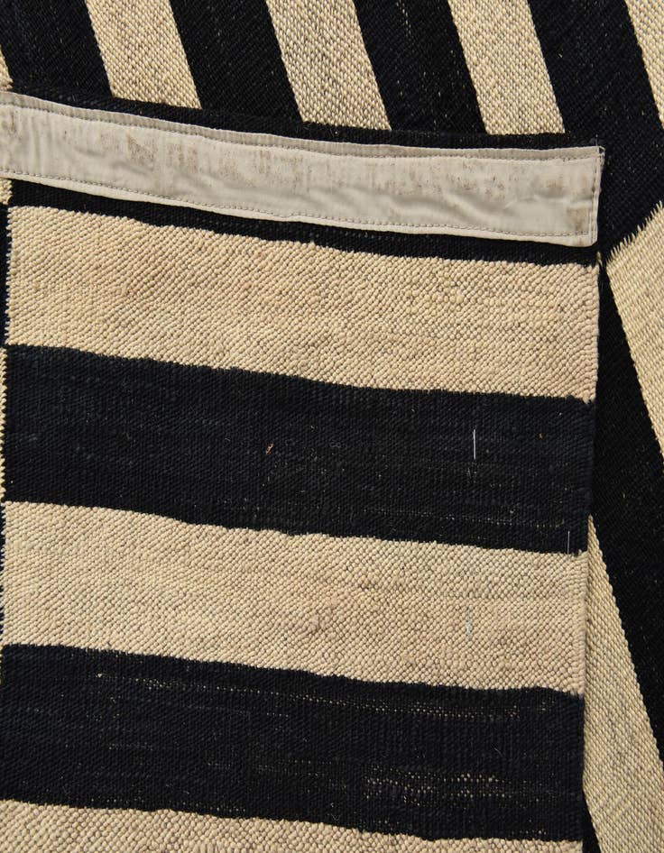 Detail image of  5' 10 x 7' 10  Hand Woven Kilim Modern Wool Rug