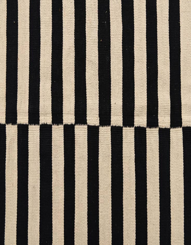 Detail image of  8' 2 x 11' 2  Hand Woven Kilim Modern Wool Rug