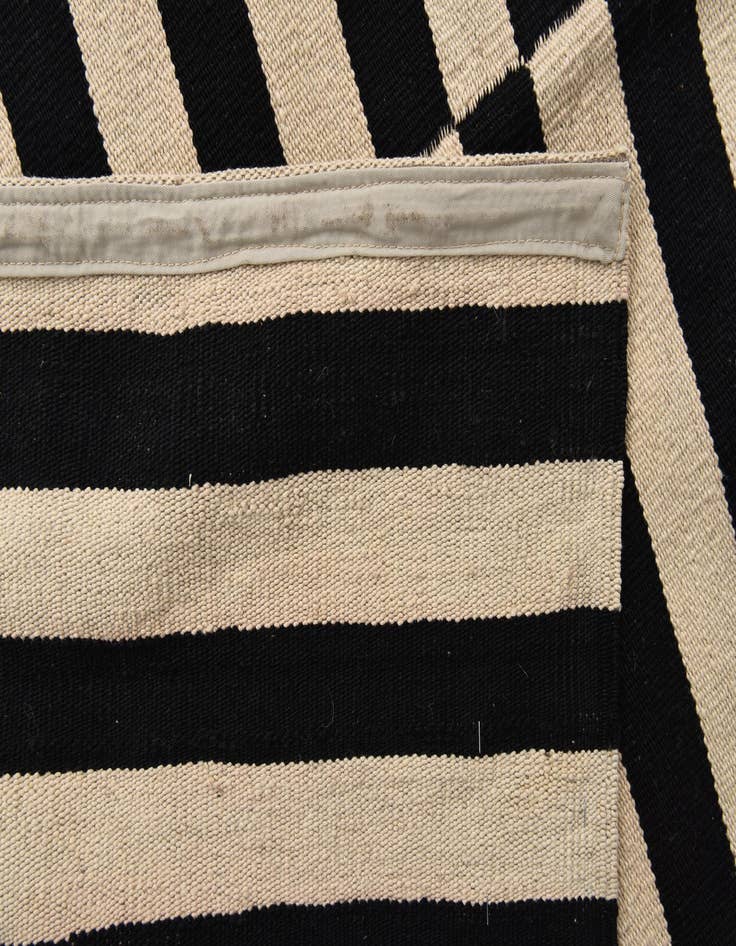 Detail image of  8' 2 x 11' 2  Hand Woven Kilim Modern Wool Rug