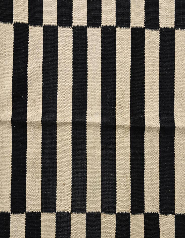 Detail image of  4' 2 x 5' 10  Hand Woven Kilim Modern Wool Rug