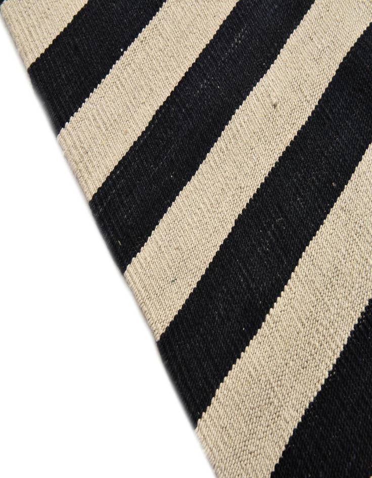 Detail image of  4' 2 x 5' 10  Hand Woven Kilim Modern Wool Rug