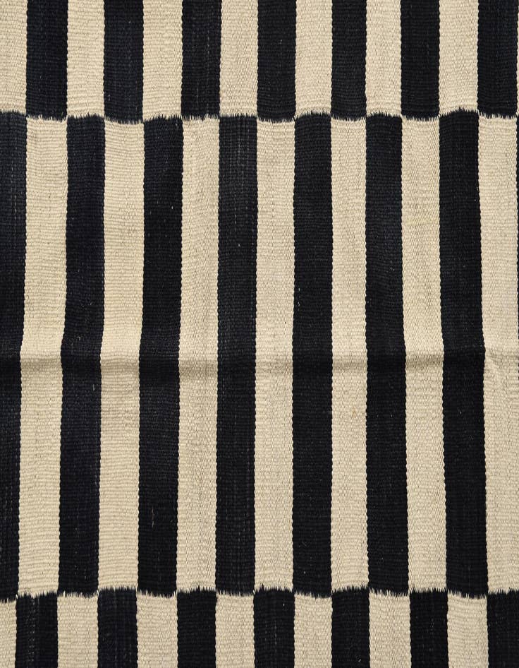 Detail image of  4' 2 x 5' 10  Hand Woven Kilim Modern Wool Rug