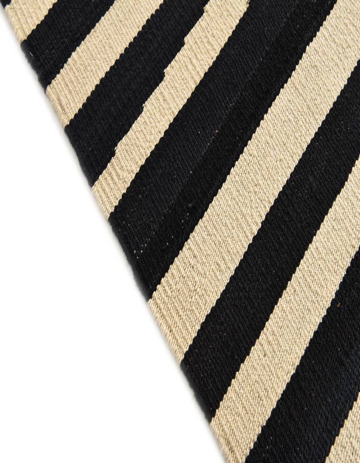 Detail image of  5' 9 x 8'  Hand Woven Kilim Modern Wool Rug