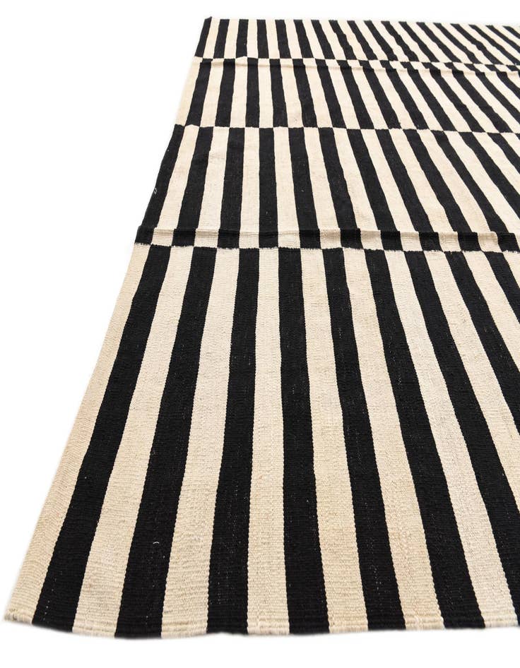 Detail image of  8' 6 x 11' 2  Hand Woven Kilim Modern Wool Rug