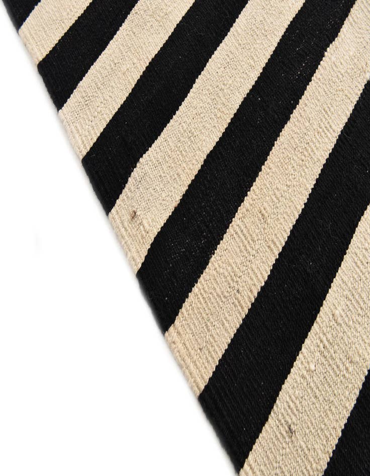 Detail image of  8' 6 x 11' 2  Hand Woven Kilim Modern Wool Rug