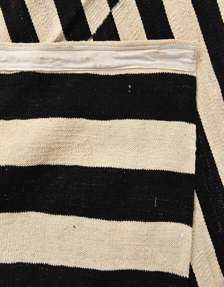 Detail image of  8' 6 x 11' 2  Hand Woven Kilim Modern Wool Rug