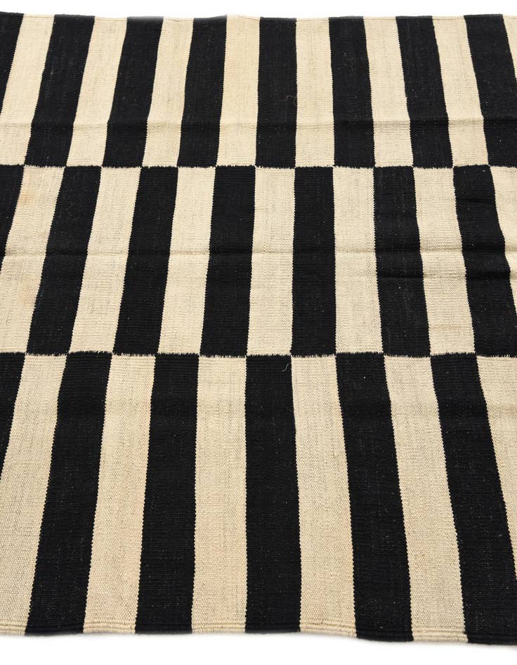 Detail image of  4' 1 x 5' 10  Hand Woven Kilim Modern Wool Rug