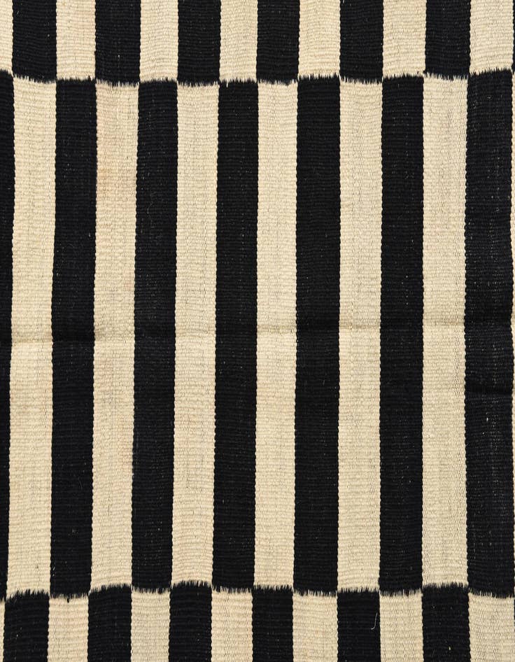 Detail image of  4' 1 x 5' 10  Hand Woven Kilim Modern Wool Rug