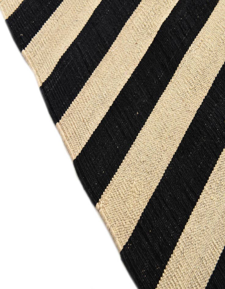 Detail image of  4' 3 x 5' 10  Hand Woven Kilim Modern Wool Rug