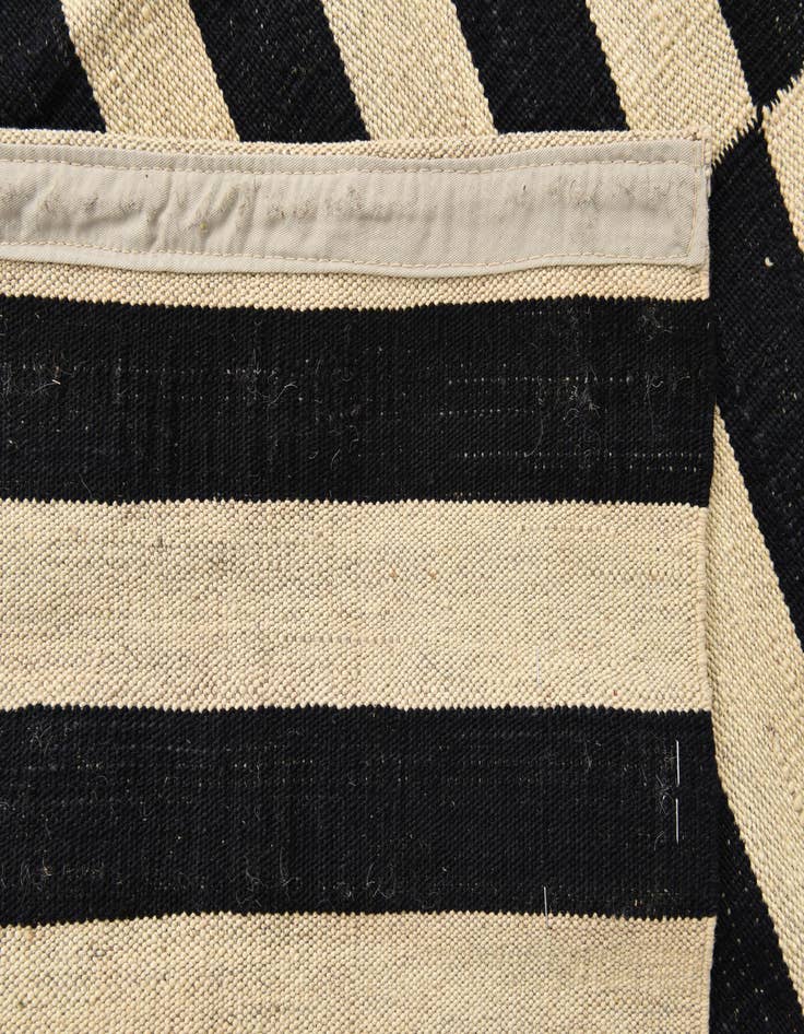 Detail image of  4' 3 x 5' 10  Hand Woven Kilim Modern Wool Rug