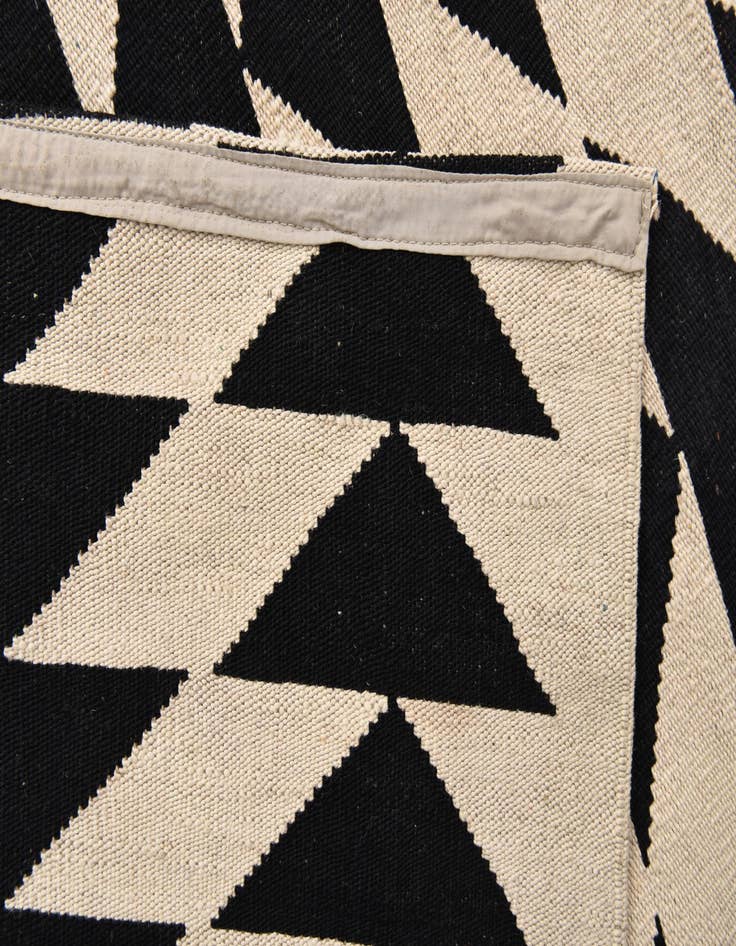 Detail image of  6' 7 x 9' 5  Hand Woven Kilim Modern Wool Rug
