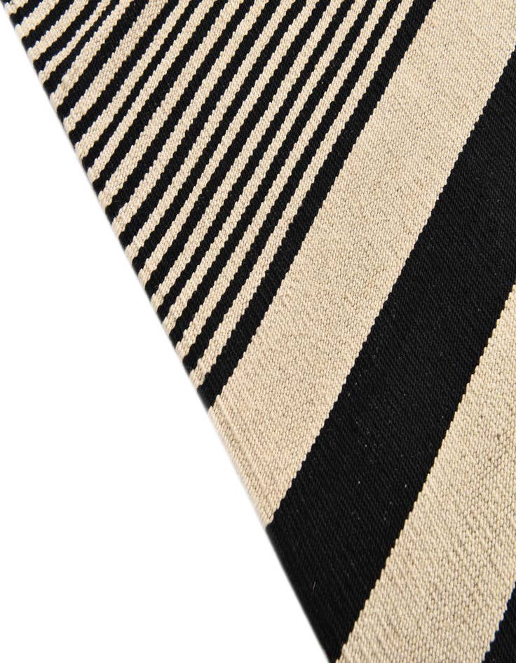 Detail image of  5' 7 x 7' 9  Hand Woven Kilim Modern Wool Rug