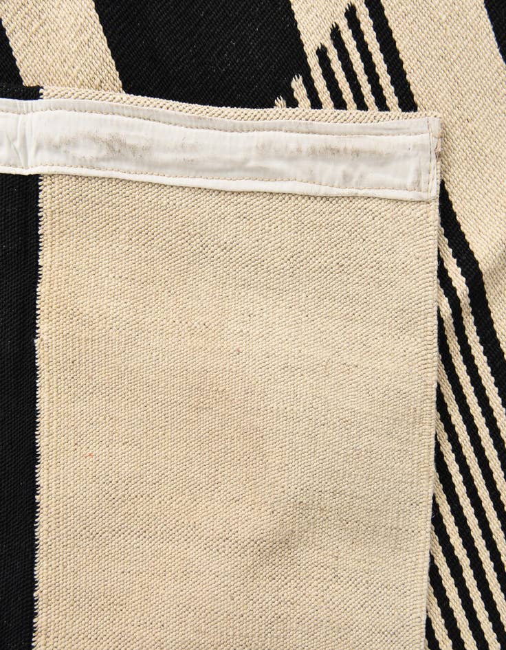 Detail image of  5' 7 x 7' 9  Hand Woven Kilim Modern Wool Rug