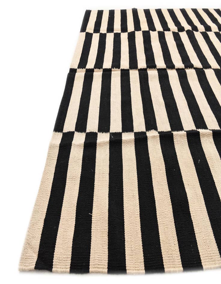 Detail image of  5' 8 x 8'  Hand Woven Kilim Modern Wool Rug