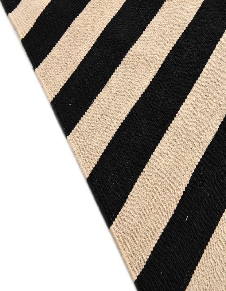 Detail image of  5' 8 x 8'  Hand Woven Kilim Modern Wool Rug