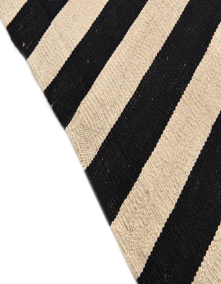 Detail image of  5' 5 x 7' 10  Hand Woven Kilim Modern Wool Rug