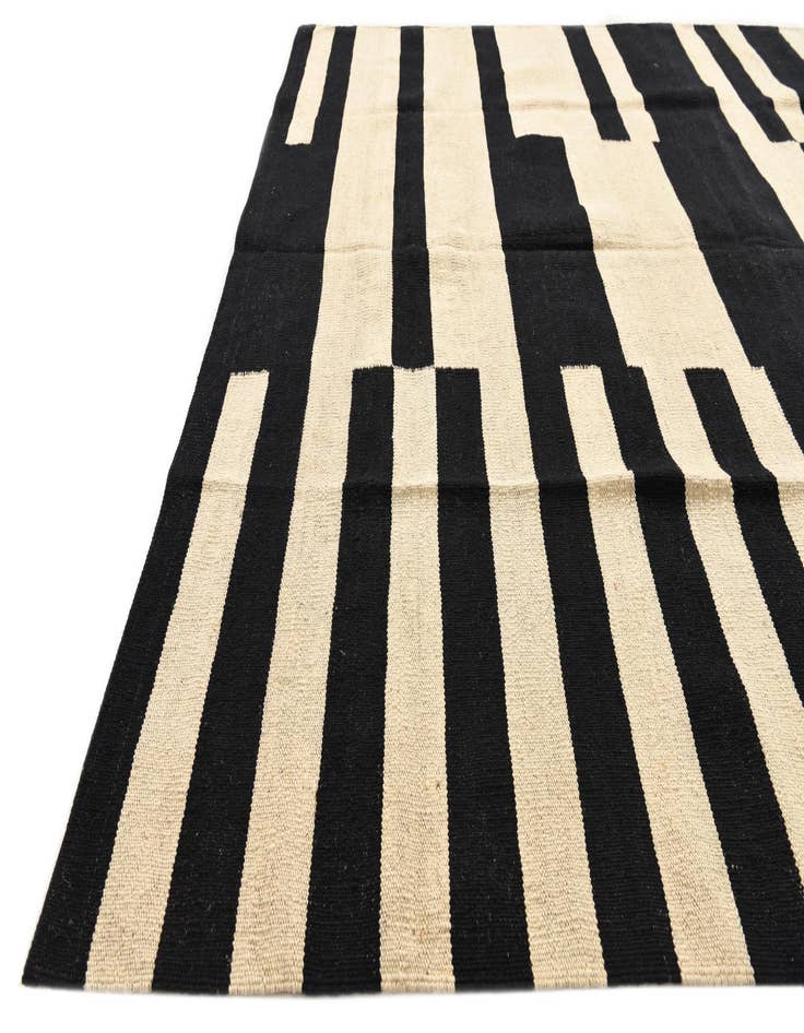 Detail image of  5' 6 x 7' 10  Hand Woven Kilim Modern Wool Rug