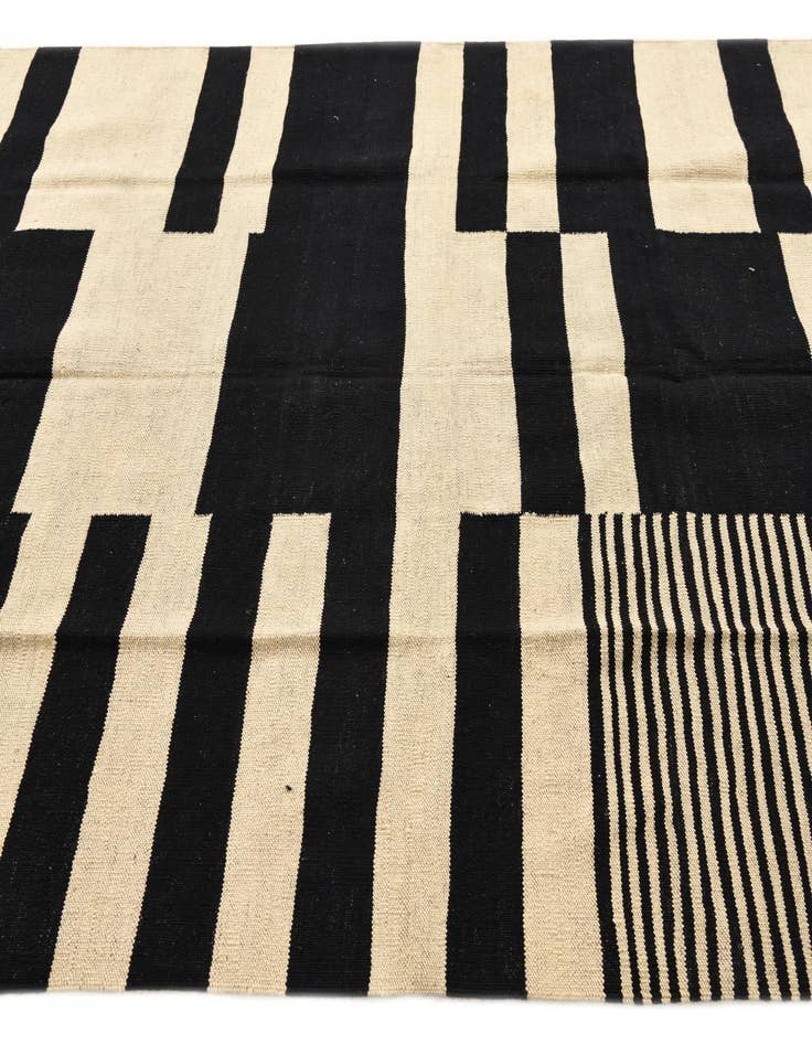 Detail image of  5' 6 x 7' 10  Hand Woven Kilim Modern Wool Rug