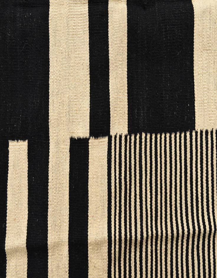 Detail image of  5' 6 x 7' 10  Hand Woven Kilim Modern Wool Rug