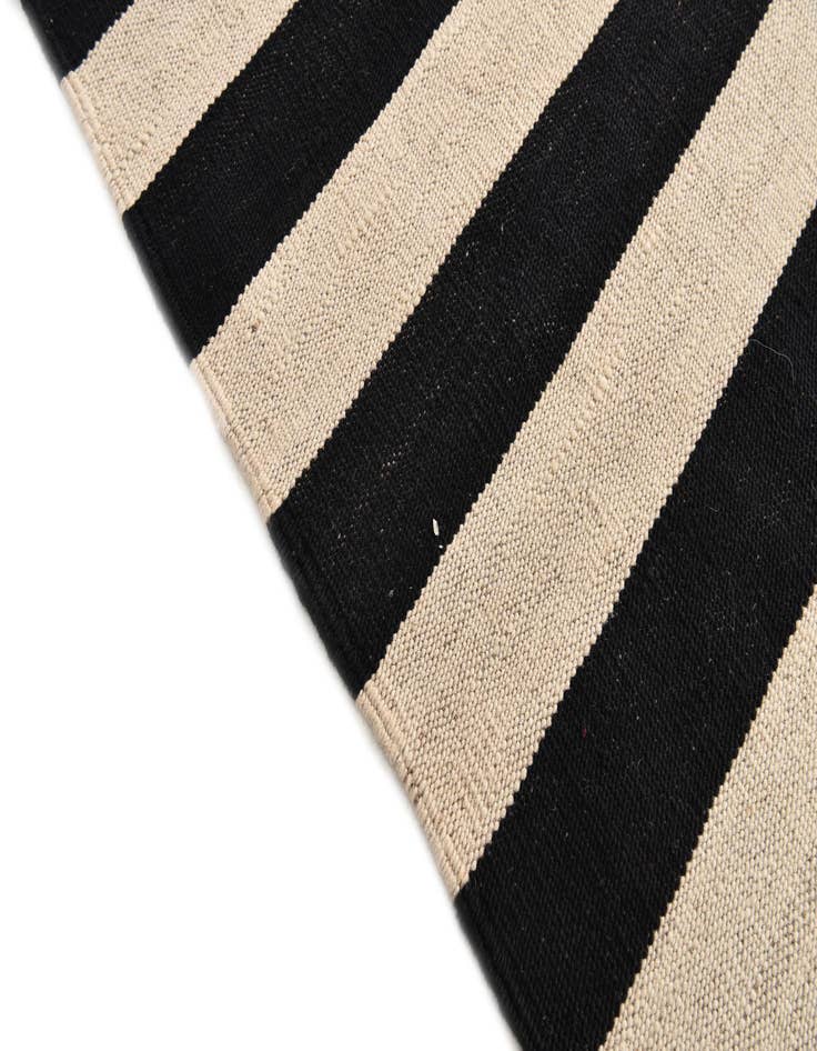 Detail image of  8' 3 x 9' 10  Hand Woven Kilim Modern Wool Rug