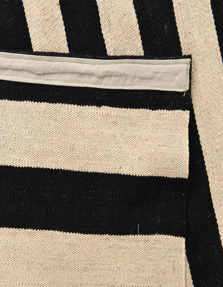 Detail image of  5' 6 x 8' 1  Hand Woven Kilim Modern Wool Rug