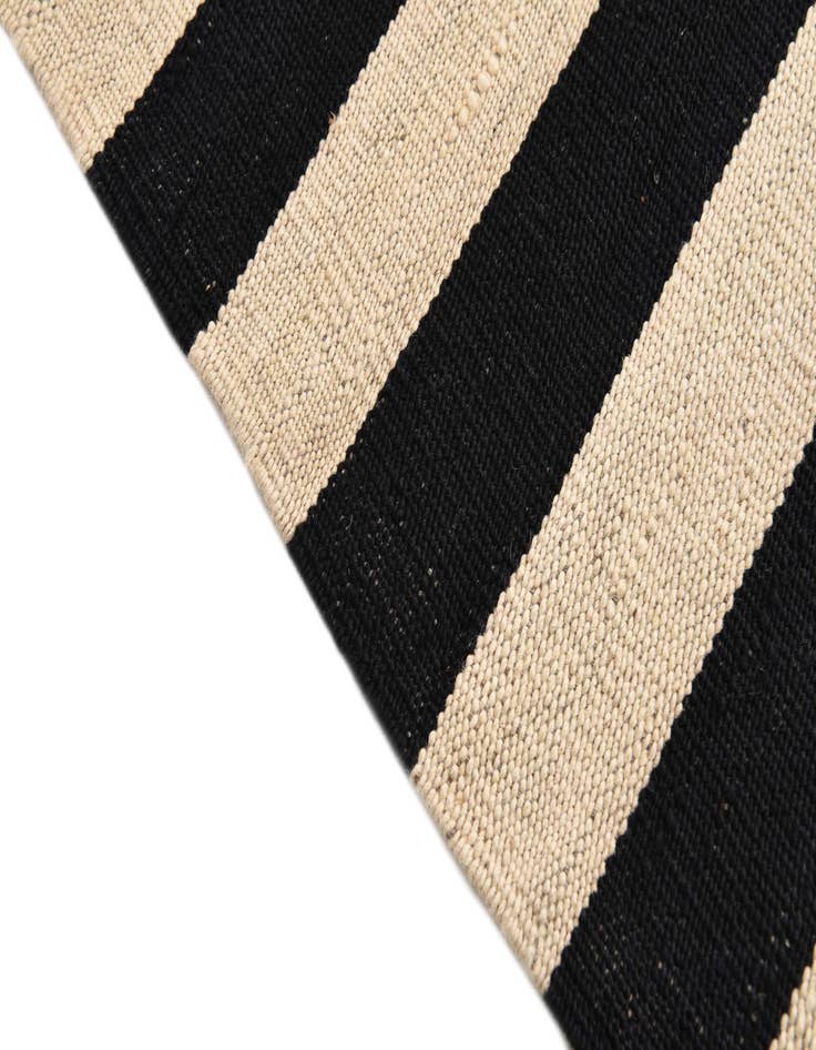 Detail image of  2' 6 x 3' 10  Hand Woven Kilim Modern Wool Rug