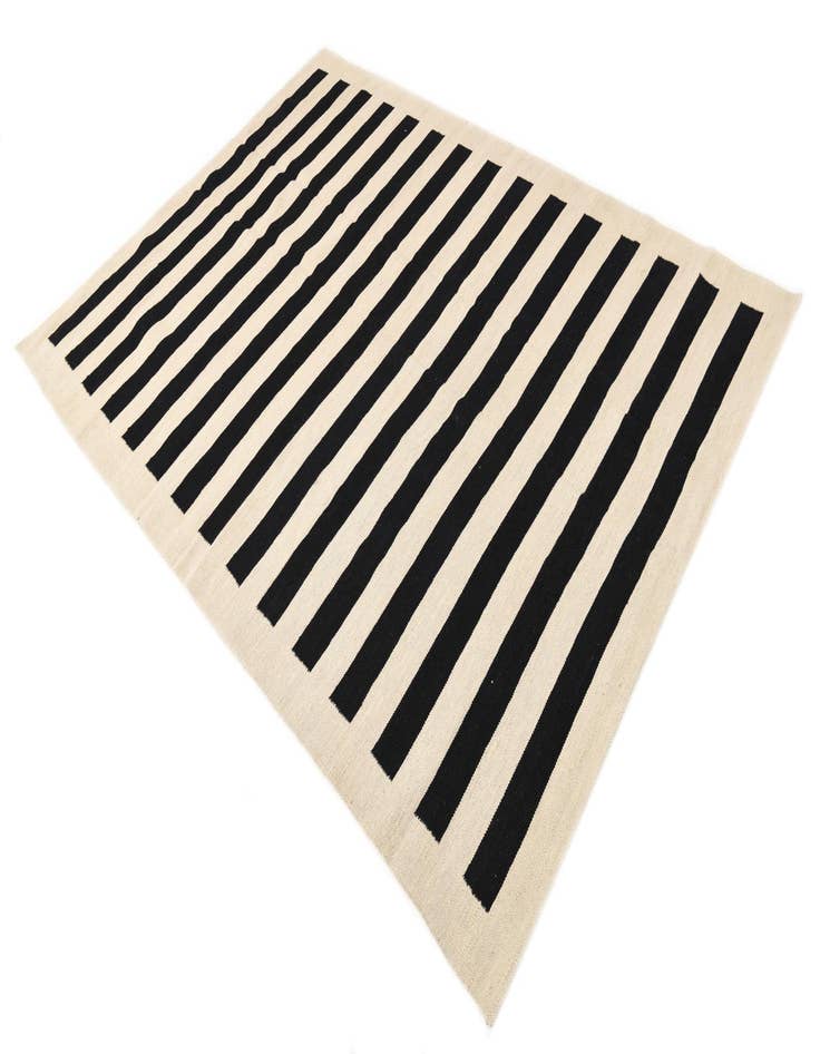 Detail image of  5' 7 x 7' 7  Hand Woven Kilim Modern Wool Rug