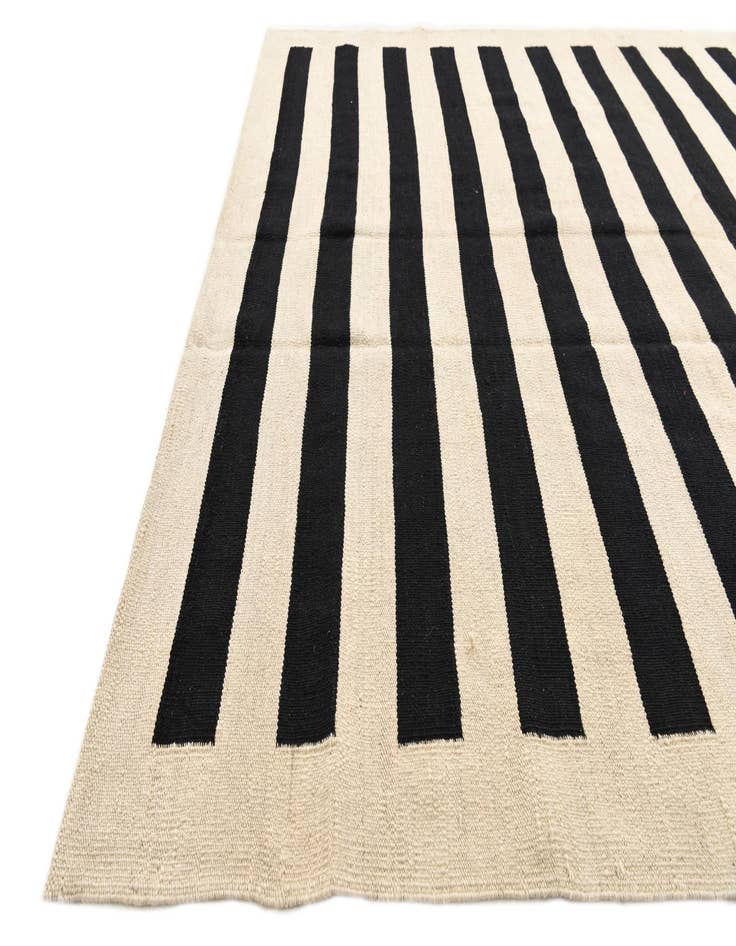 Detail image of  5' 7 x 7' 7  Hand Woven Kilim Modern Wool Rug
