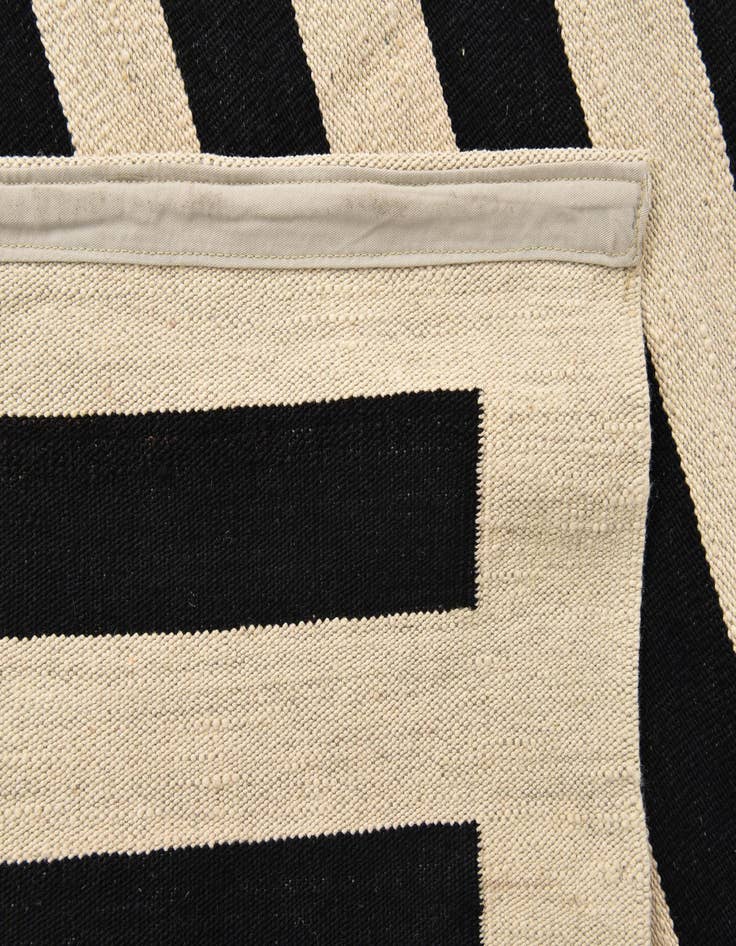 Detail image of  5' 7 x 7' 7  Hand Woven Kilim Modern Wool Rug