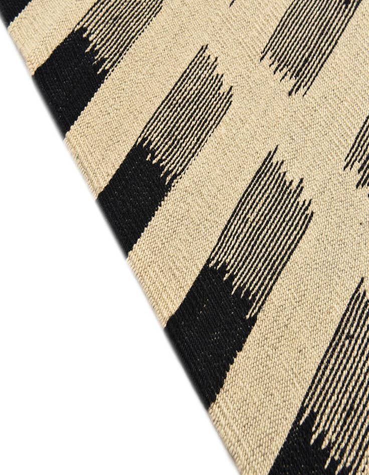 Detail image of  5' 7 x 7' 9  Hand Woven Kilim Modern Wool Rug