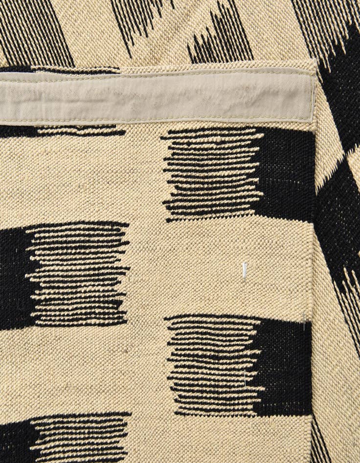 Detail image of  5' 7 x 7' 9  Hand Woven Kilim Modern Wool Rug
